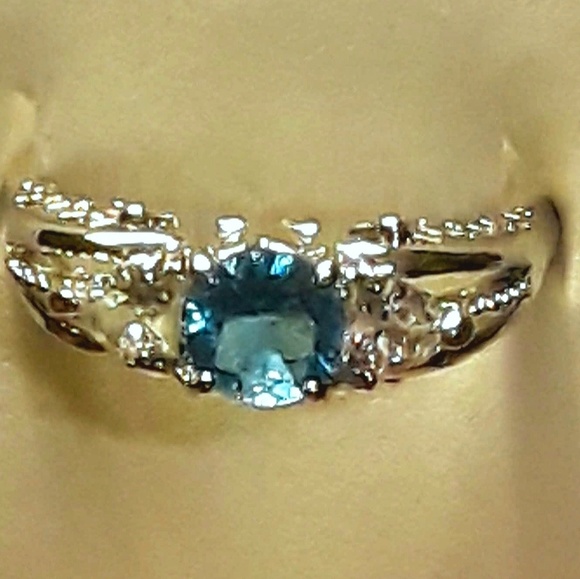 Ladies ring - Picture 1 of 8